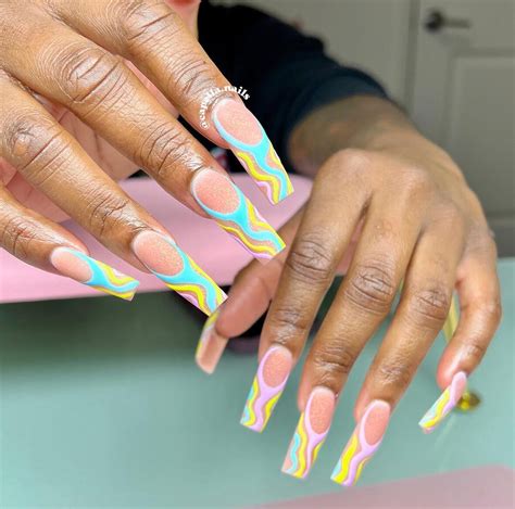 37+ Retro Nail Art Ideas That Are TOO Groovy - TheFab20s