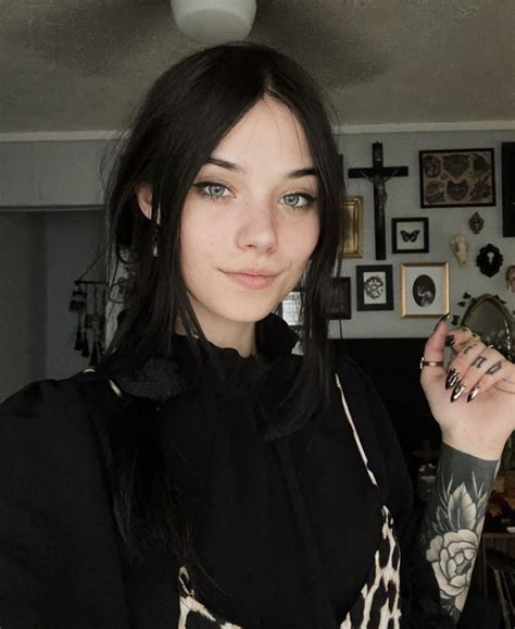 Emo Girls, Dark Hair, Blue Hair, Glam Rock, How To Look Attractive ...