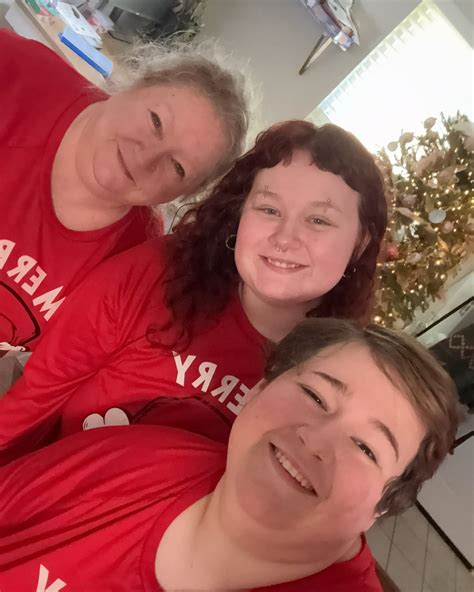 𝑴𝒂𝒓𝒍𝒆𝒆 ☆ | and that’s a wrap on christmas