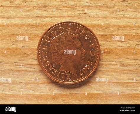 1 penny coin, obverse side showing the Queen, currency of the UK Stock ...