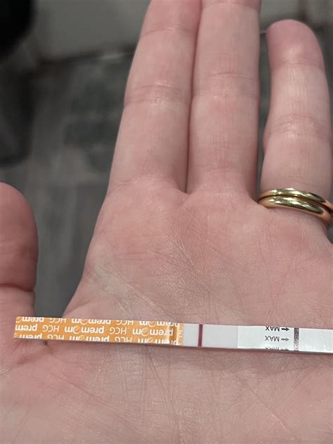 9dpo second test with such a faint line. : r/lineporn