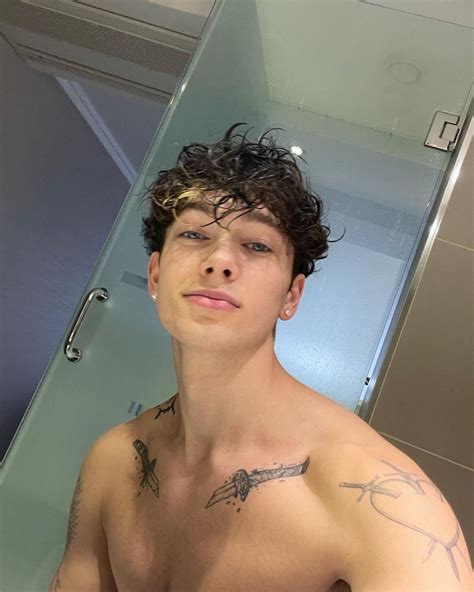 Luca Schaefer-Charlton - GuyTography