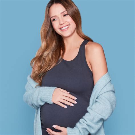 Jessica Alba Pregnant Style