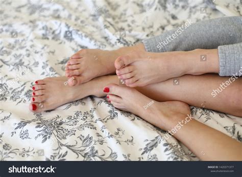 Lesbian Love Concept Detail Female Feet Foto stock 1420371377 ...