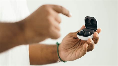 Samsung Galaxy Buds FE Review: Offering the Bare Necessity | TAV