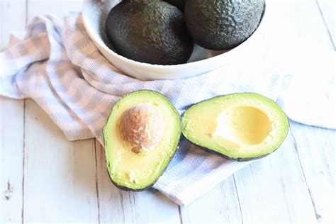 7 Reasons To Eat An Avocado A Day - Carefree Mermaid