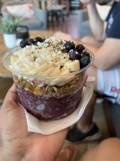 How many calories in this açaí bowl? : r/caloriecount