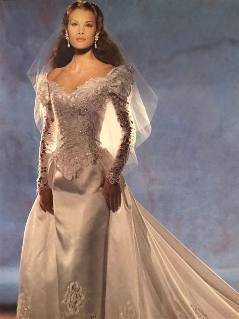 Ann Albrizio's Bridal, 1980's. | Belle robe de mariée, Mariees, فستان عرس