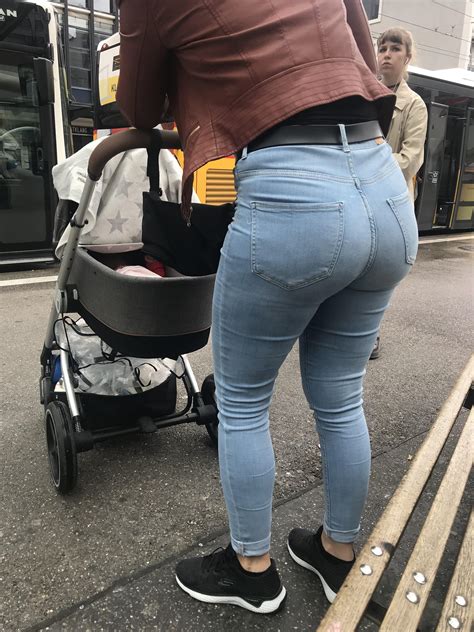 Mom's Ass | Scrolller