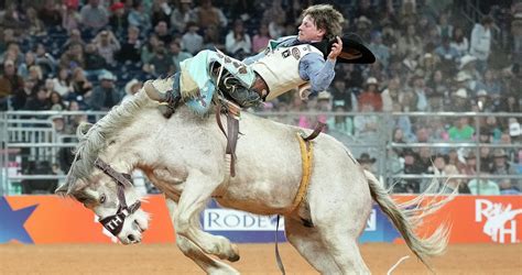 RodeoHouston: Bareback rider Keenan Hayes wins wild card