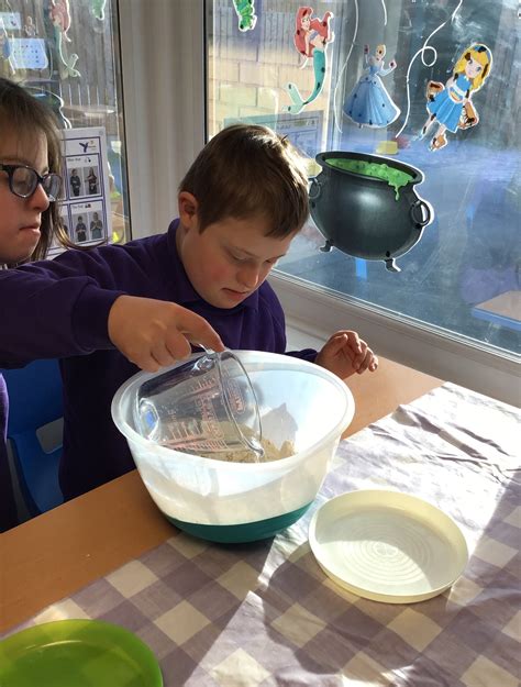 West Oaks School on Twitter: "Skylark class has been exploring where ...