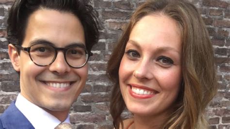 Wesley Sneijder probeert zijn beeldschone nieuwe vriendin Romy nog ...