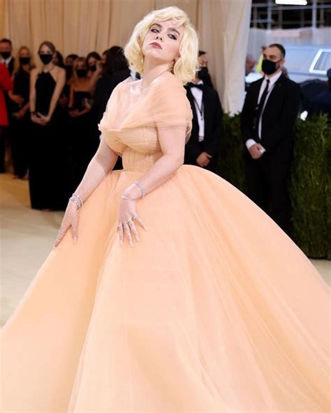 Grammy Outfits, Grammy Dresses, Billie Eilish, Yellow Gown, Red Carpet ...