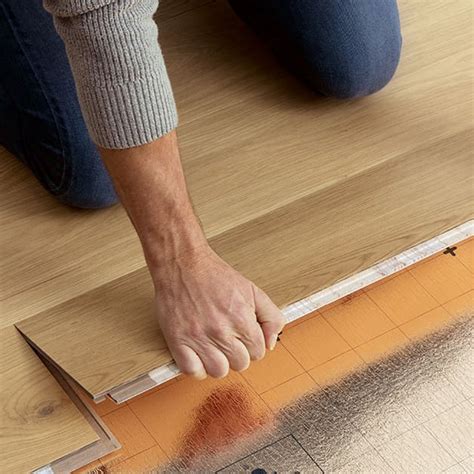 How to successfully remove hardwood flooring