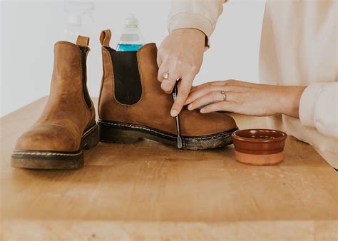 How to Clean Leather Shoes with Household Items - ROOLEE