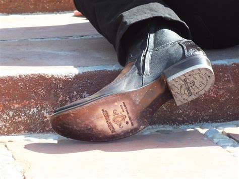 1600x1200 wallpaper | unpaired black dress shoe | Peakpx