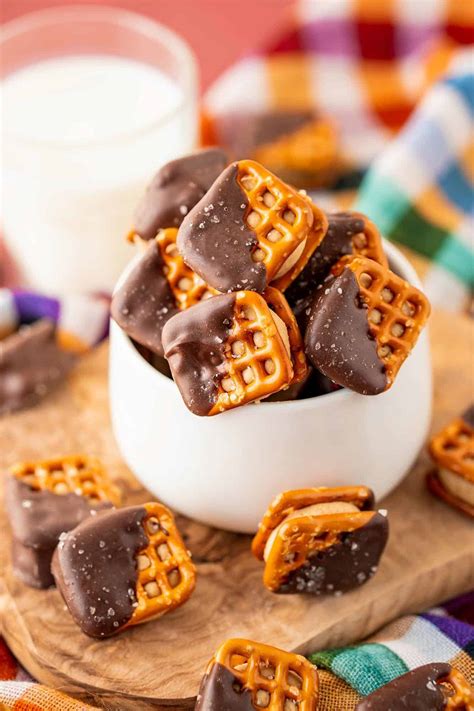 Chocolate Pretzel Bites