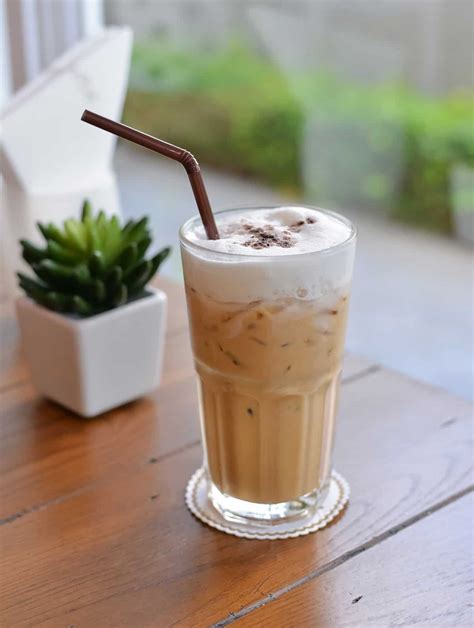 Iced Cappuccino Recipe - HowdyKitchen