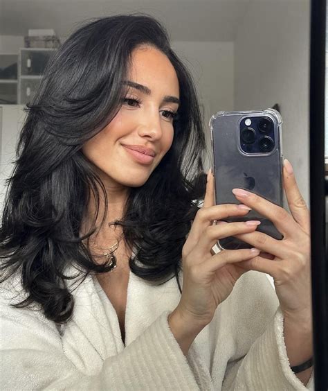 Would you leave your girl for this goddess? : r/Babes_Society