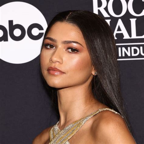 TikTok's Contrast Makeup Theory, Explained | The Everygirl