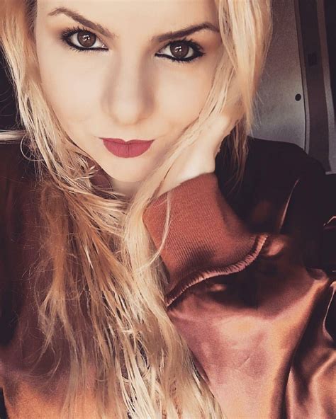 Foot photos and nudes via Snapchat/Text | Scrolller