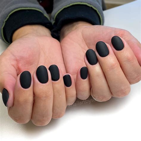 45 Latest Short Black Nail Designs To Try In 2024!