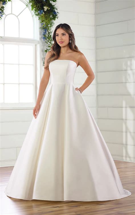 Classic Strapless Wedding Dresses
