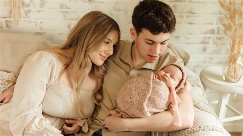 Family Newborn Photography - Newborn Photography Mill Creek