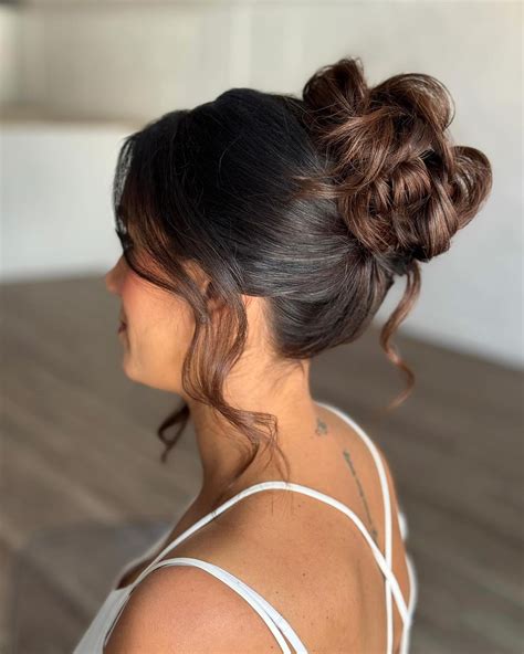 23 Fabulous HoCo Hairstyles To Glam Up Your Fresh Start