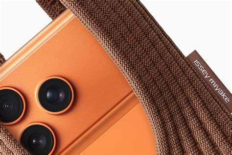 Incroyable (ou pas) ! La “chaussette” pour iPhone d’Apple vendue 250 ...