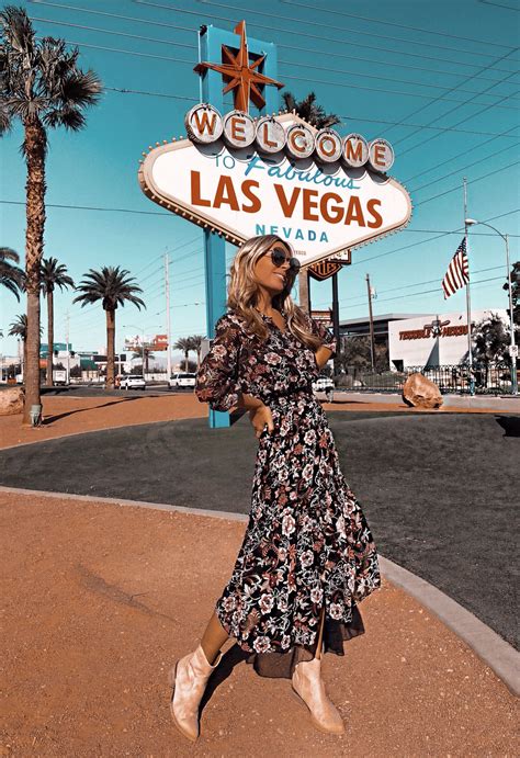 Las Vegas fashion blogger Las Vegas Sign Señal Las Vegas Las Vegas ...