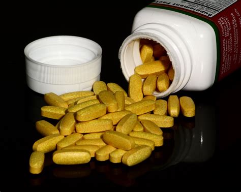 File:B vitamin supplement tablets.jpg - Wikimedia Commons