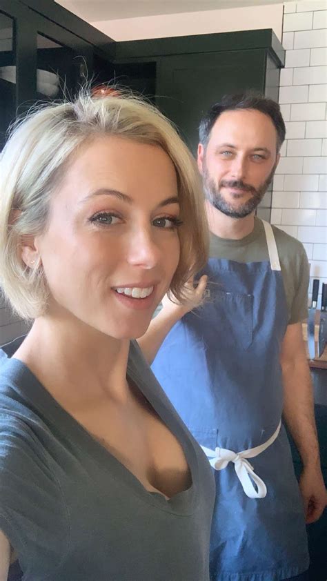 Iliza Shlesinger Expecting First Baby with Husband Noah Galuten