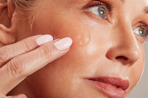 How To Apply Moisturizer: 4 Easy Methods | NuFACE