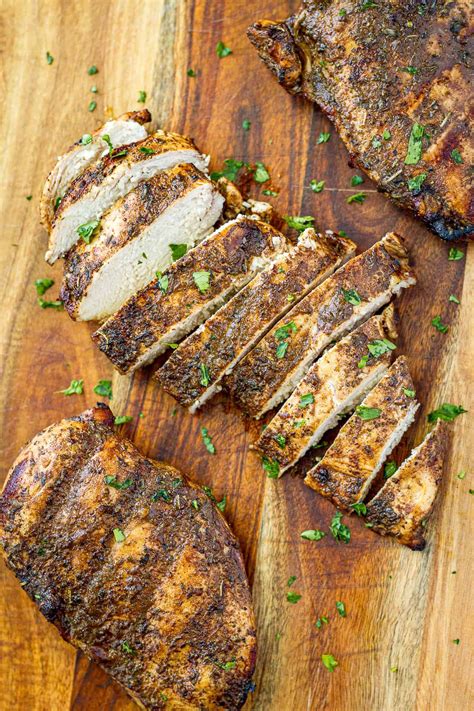 Juicy Balsamic Grilled Chicken (4 Ingredient Marinade!)