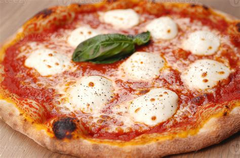 Delicious homemade pizza with fresh mozzarella and basil 53693239 Stock ...