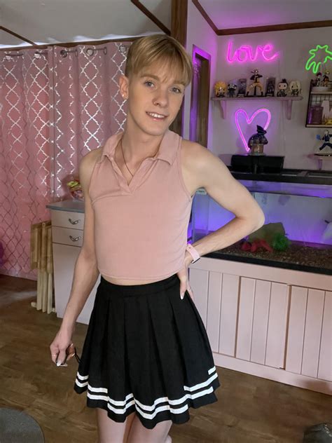 can you guess my favorite color? : r/FemboyFashion