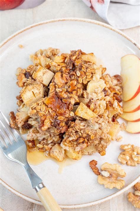 Apple Baked Oatmeal - Everyday Delicious