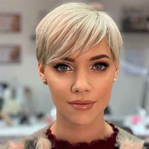 25 Best Short Hair with Side Bangs Women Are Getting Right Now ...