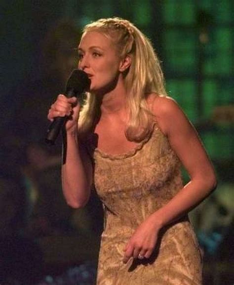 Country singer Mindy McCready dies in apparent suicide