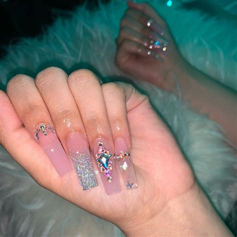 Mvnailedit 在 Instagram 上发布："Birthday nails ️ ️ ️ pinky inspo ...
