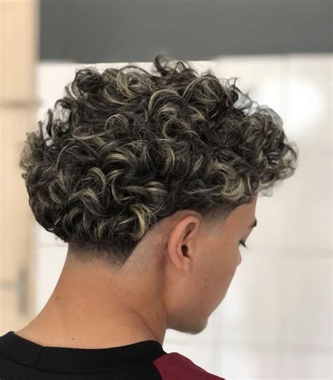 Low Fade Curly Hair, Taper Fade Short Hair, Fade Haircut Curly Hair ...