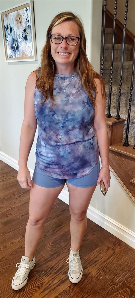 Cute freckled mom next door? Or do the glasses make me look too dorky? : r/FreckledGirls