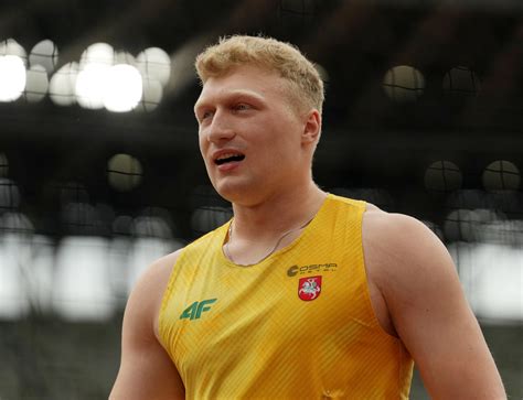 Pirmą kartą brolio aplenktas Mykolas Alekna džiaugėsi ir žadėjo revanšą ...