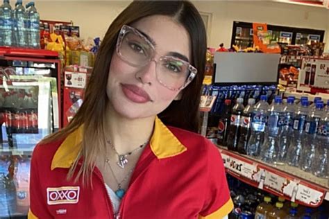 'Dua Lupita' de ser sensación mexicana en Oxxo ¿A ser fichada por OnlyFans? | MARCA México