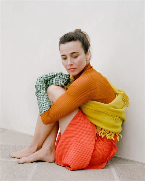 Linda Cardellini : r/CelebsArchive