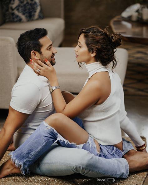 Take a Look at These Latest Pre-wedding Shoot Dresses for Inspo