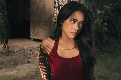 Profil dan Biodata Baila Fauri, Member no na yang Curi Perhatian ...