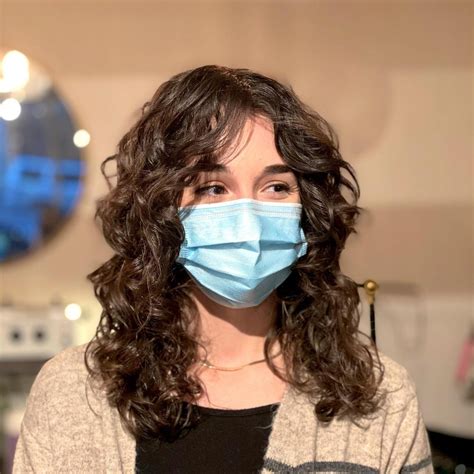 Curtain bangs curly haircut – Artofit