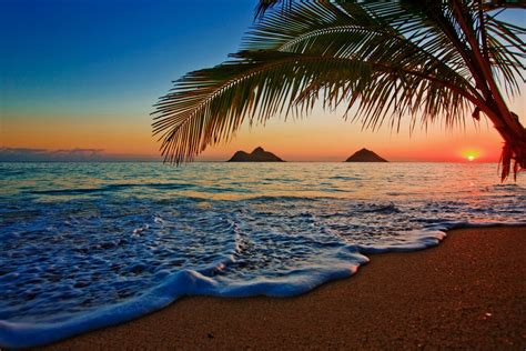 Pacific sunrise at Lanikai beach, Hawaii | Lanikai beach, Hawaii ...